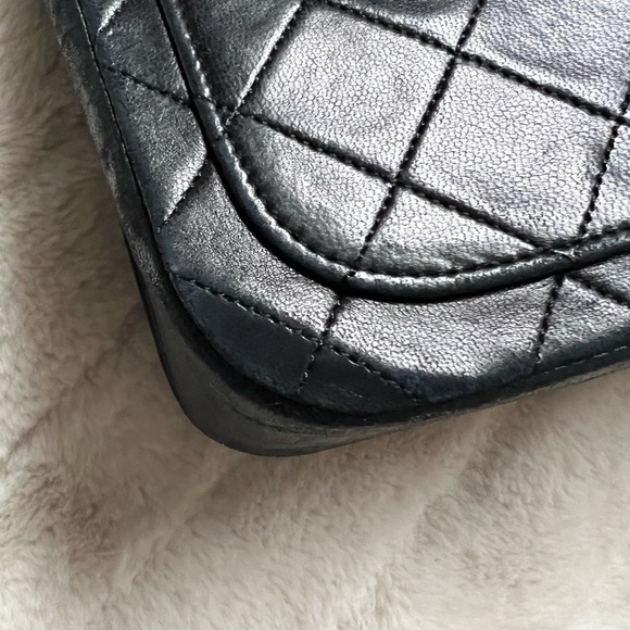 Chanel bag in good condition- 100% Authentic - Picture 7 of 14